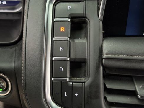 Used 2023 Chevrolet Suburban High Country image 20