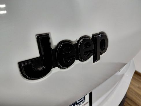 Used 2024 Jeep Grand Cherokee L Altitude image 29