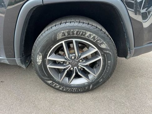 Used 2019 Jeep Grand Cherokee Limited AWD/4WD image 9