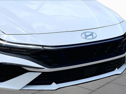 Used 2025 Hyundai Elantra Limited FWD image 29