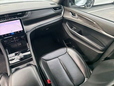 Used 2024 Jeep Grand Cherokee L Limited w/ Luxury Tech Group II image 30