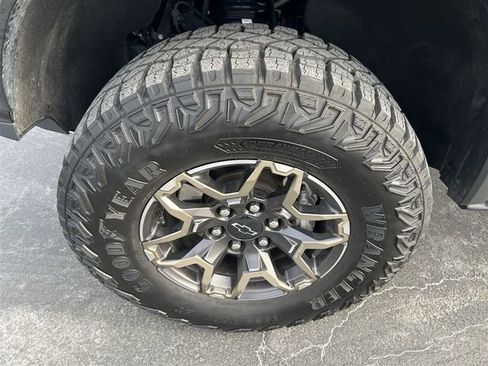 Used 2024 Chevrolet Colorado ZR2 w/ Technology Package image 24