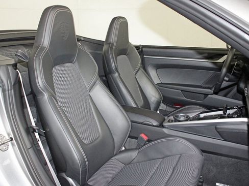 Used 2021 Porsche 911 Turbo image 40