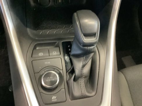 Used 2022 Toyota RAV4 LE AWD/4WD image 22