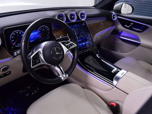 Used 2023 Mercedes-Benz GLC 300 4MATIC image 4