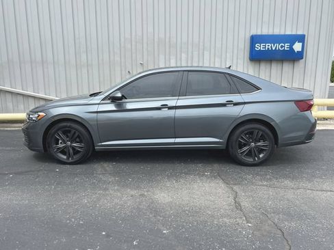 Used 2024 Volkswagen Jetta SE FWD image 5