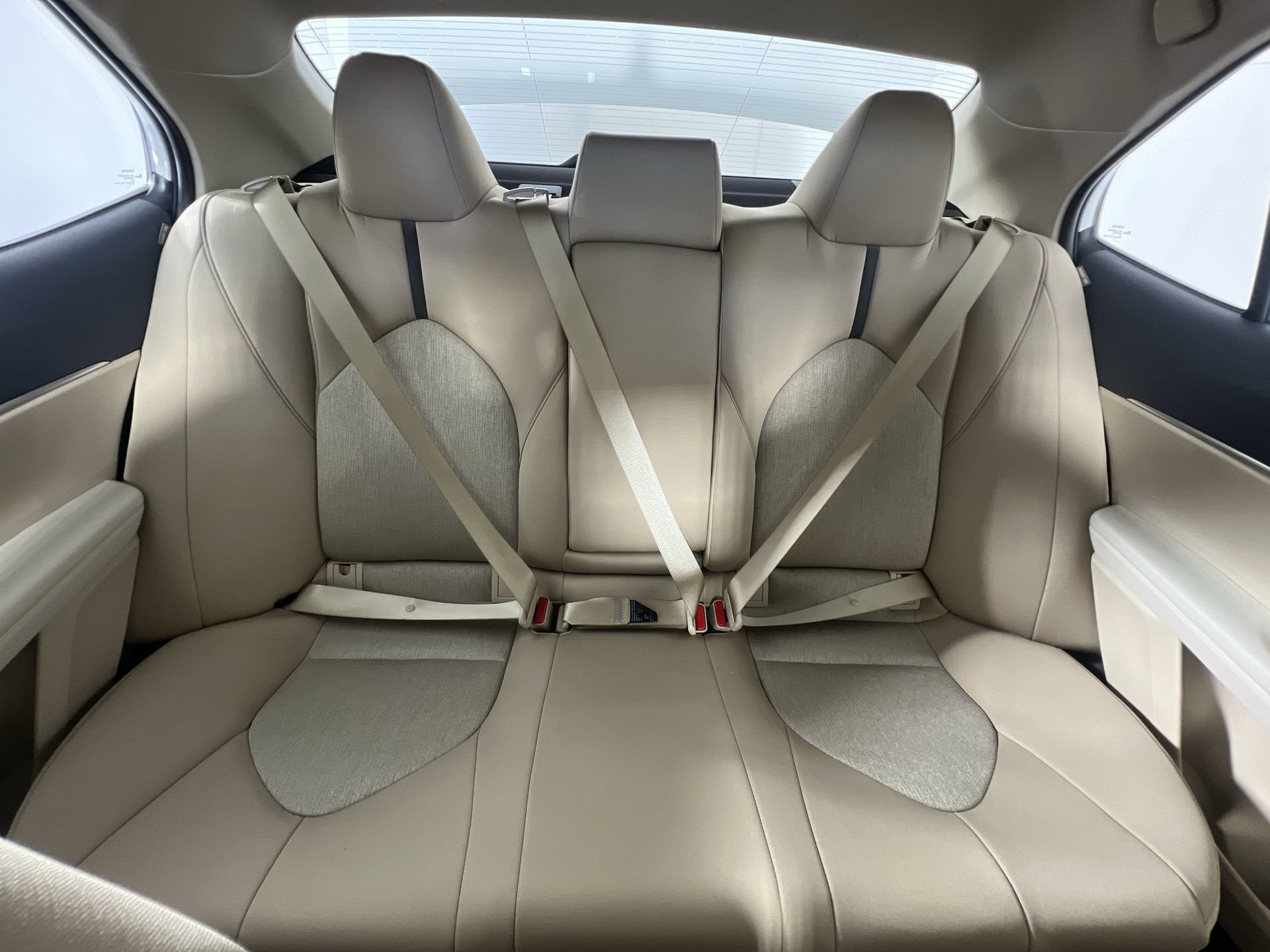 Used 2024 Toyota Camry LE w/ Convenience Package FWD image 32