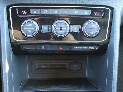 Used 2022 Volkswagen Atlas Cross Sport SE image 18