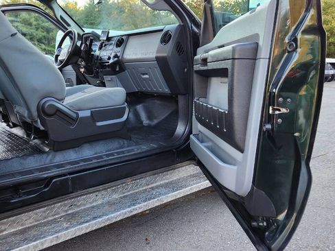 Used 2015 Ford F250 XL w/ Power Equipment Group image 32