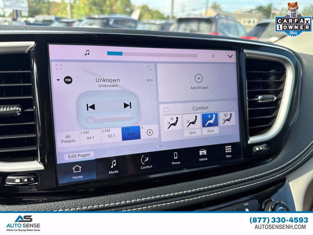 Used 2023 Chrysler Pacifica Touring-L FWD image 20