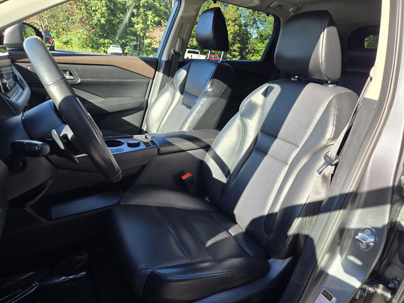 Used 2021 Nissan Rogue SV w/ Premium Package AWD/4WD image 13