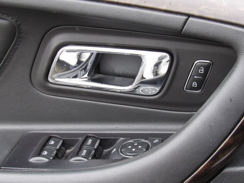 Used 2018 Ford Taurus Limited AWD/4WD image 36