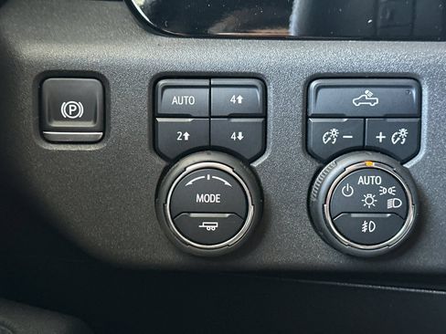 Used 2025 Chevrolet Silverado 1500 LT Trail Boss w/ LPO, Dark Essentials Package AWD/4WD image 35