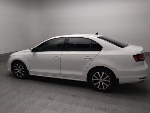 Used 2017 Volkswagen Jetta SE FWD image 3