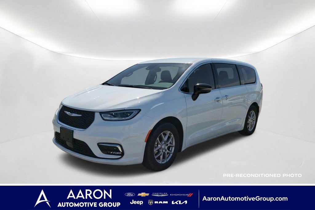 Used 2026 Chrysler Pacifica Select FWD image 1