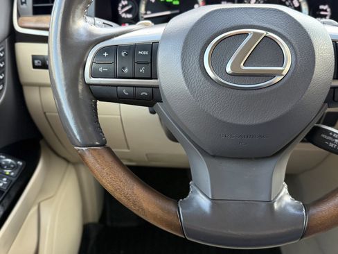 Used 2020 Lexus LX 570 4WD w/ Luxury Package image 25
