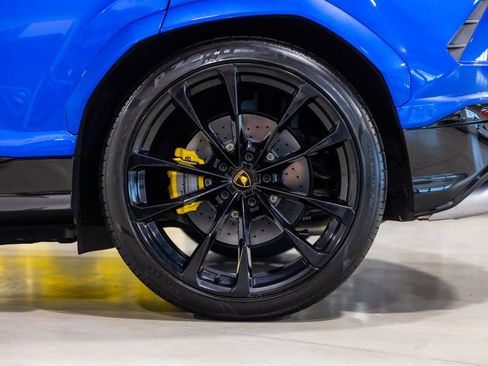 Used 2022 Lamborghini Urus image 17