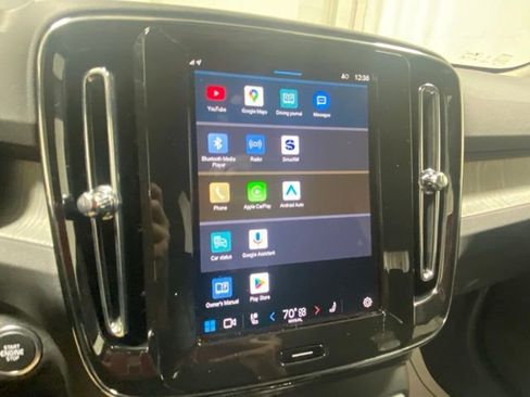 Used 2025 Volvo XC40 B5 Core image 21