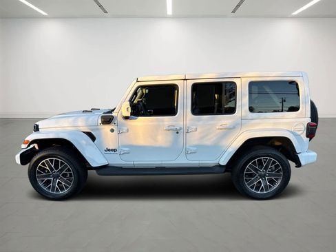 Used 2023 Jeep Wrangler Unlimited Sahara image 3