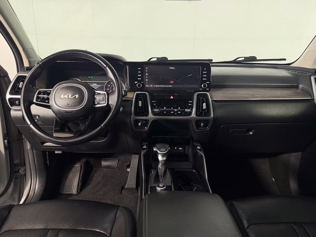 Used 2023 Kia Sorento EX w/ Panoramic Sunroof Package FWD image 14
