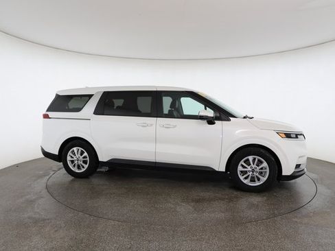 Used 2024 Kia Carnival LX image 23