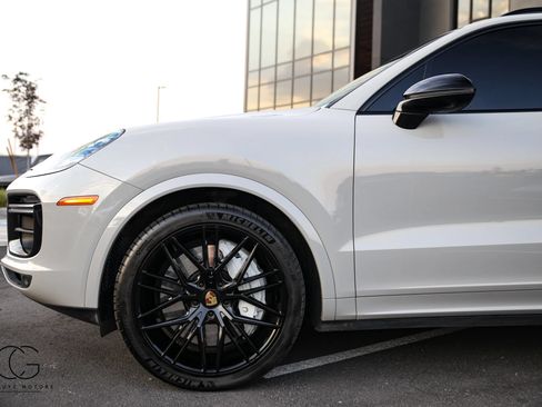 Used 2021 Porsche Cayenne Turbo AWD/4WD image 10