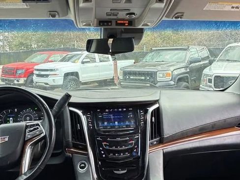 Used 2020 Cadillac Escalade ESV Luxury image 27