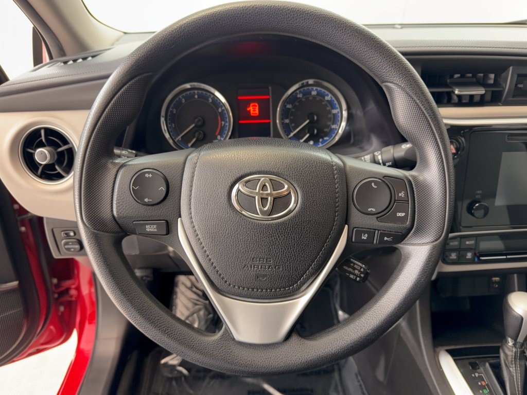 Used 2018 Toyota Corolla LE w/ Carpet Mat Package (TMS) FWD image 10