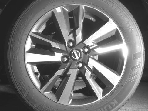 Used 2025 Nissan Versa SV FWD image 14