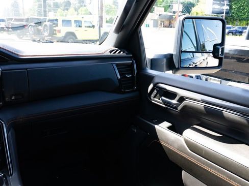 Used 2024 GMC Sierra 2500 AT4 w/ AT4 Premium Plus Package AWD/4WD image 11