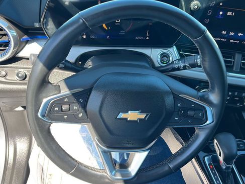 Used 2024 Chevrolet Trax LT w/ Driver Confidence Package FWD image 10