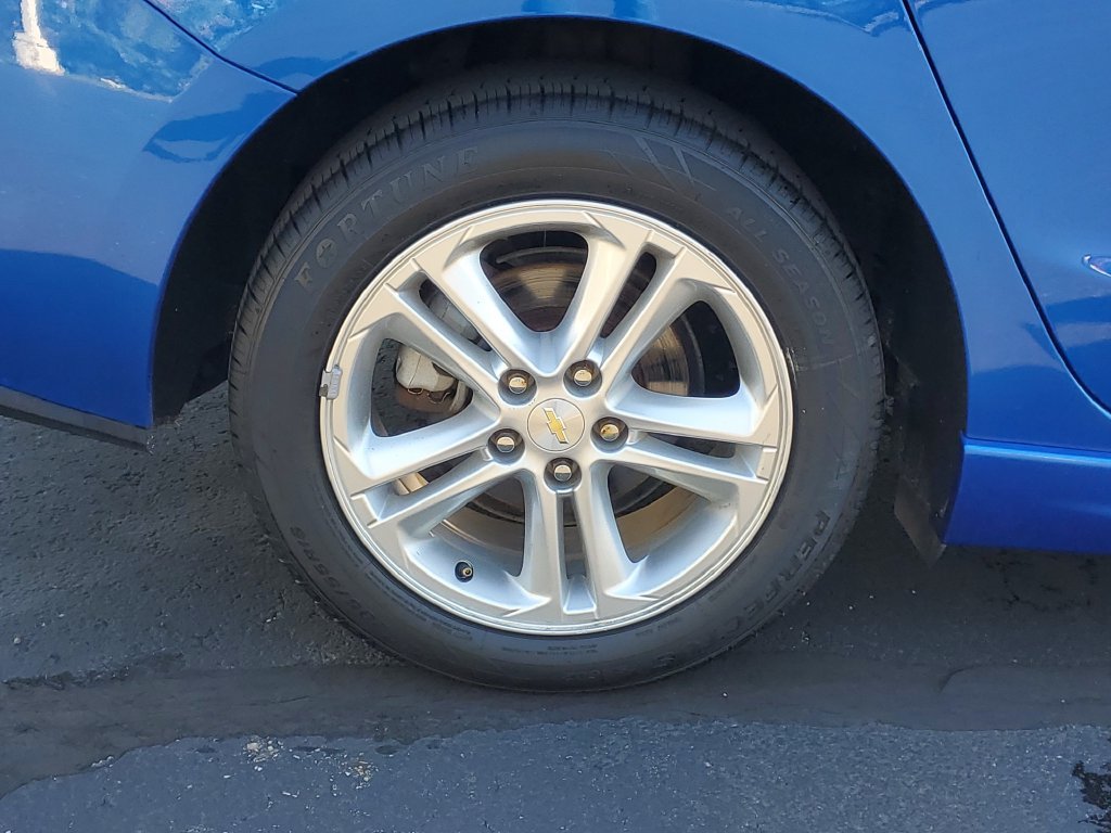 Used 2017 Chevrolet Cruze LT w/ LT True North Edition FWD image 33
