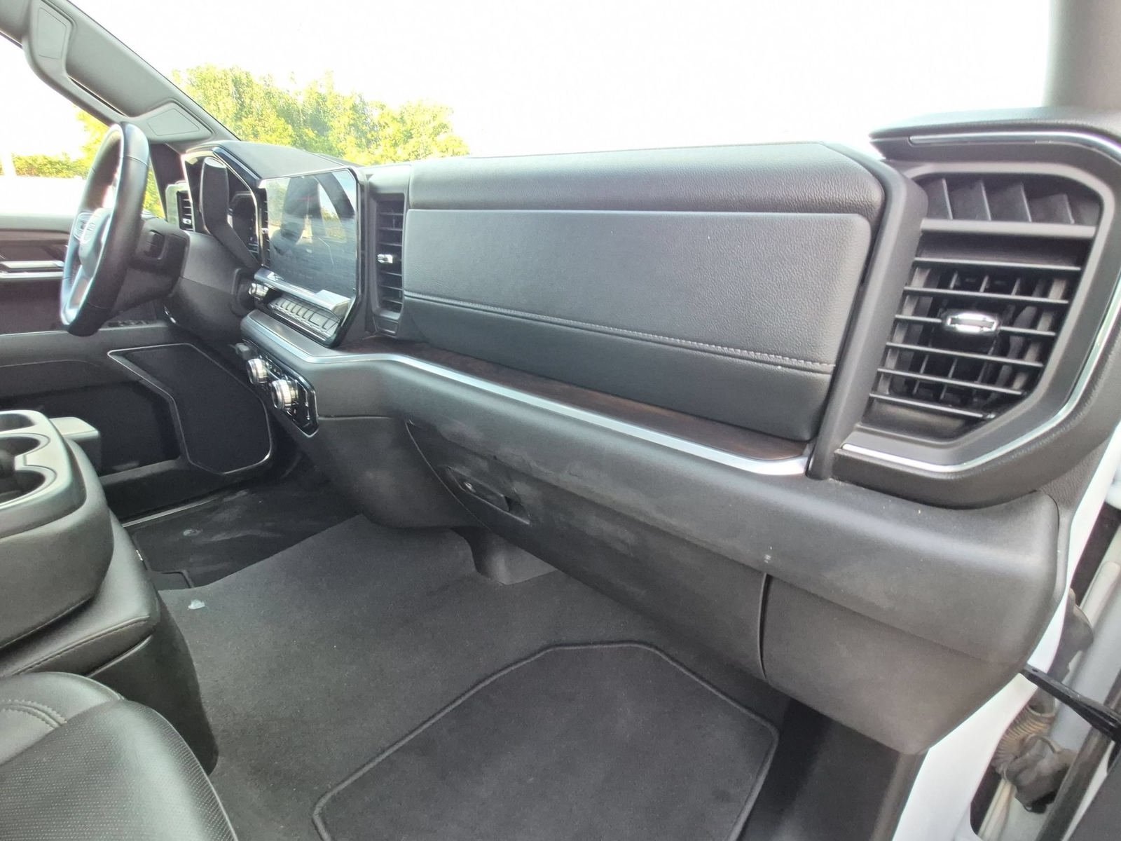 Used 2025 GMC Sierra 1500 SLT AWD/4WD image 31