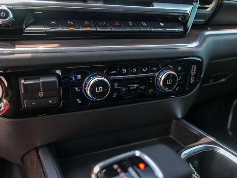 Used 2024 GMC Sierra 1500 SLT AWD/4WD image 19