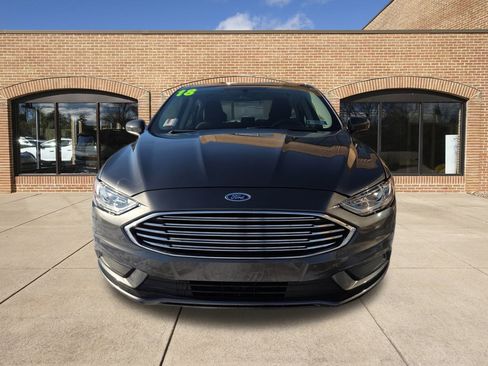 Used 2018 Ford Fusion SE w/ Fusion SE Technology Package image 9