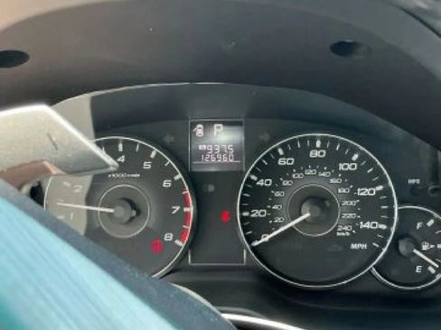 Used 2011 Subaru Legacy 2.5i Limited AWD/4WD image 5