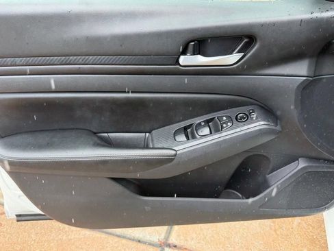 Used 2025 Nissan Altima 2.5 SV FWD image 13