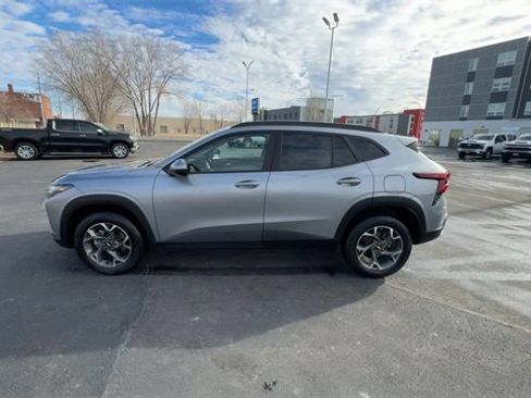 Used 2024 Chevrolet Trax LT w/ Driver Confidence Package image 5