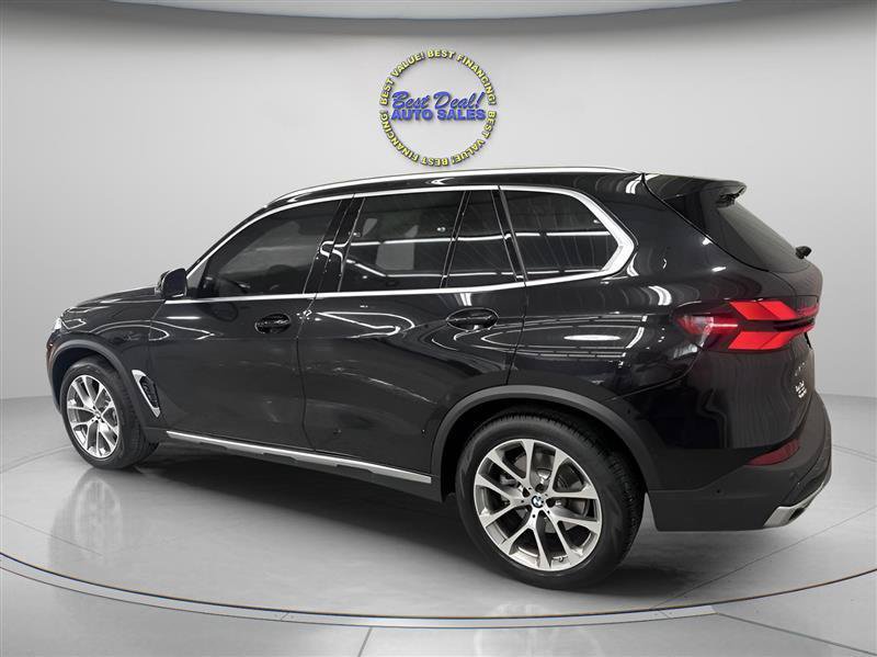 Used 2024 BMW X5 xDrive40i w/ Parking Assistance Package AWD/4WD image 3