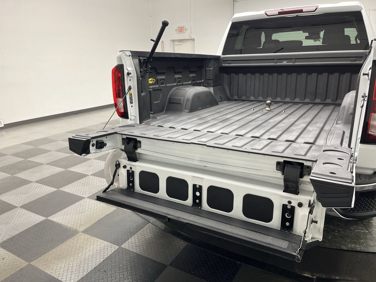 Used 2023 GMC Sierra 1500 SLE AWD/4WD image 33