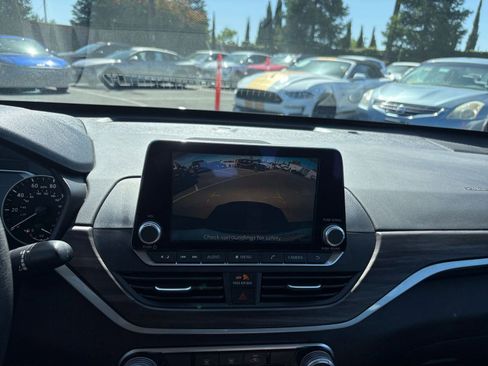 Used 2025 Nissan Altima 2.5 SV image 24