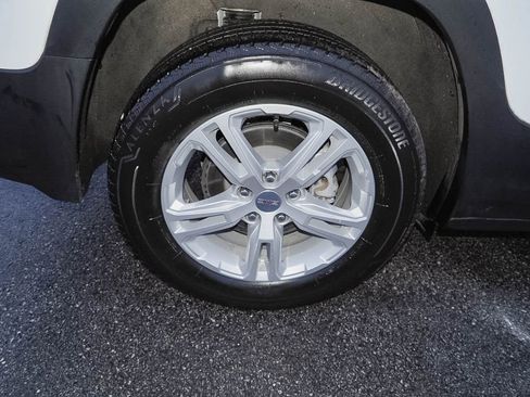 Used 2023 GMC Terrain SLE image 35