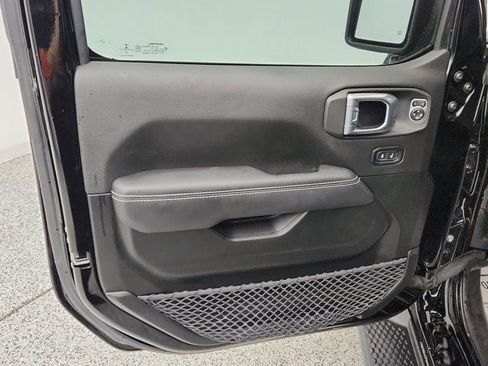 Used 2023 Jeep Wrangler Unlimited Sahara AWD/4WD image 10