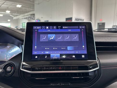 Used 2022 Jeep Compass Trailhawk w/ Sun and Sound Group AWD/4WD image 27