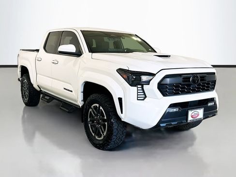 Used 2024 Toyota Tacoma TRD Sport AWD/4WD image 3