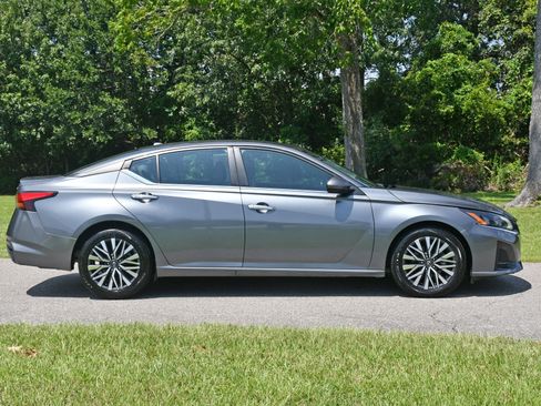 Used 2023 Nissan Altima 2.5 SV image 5