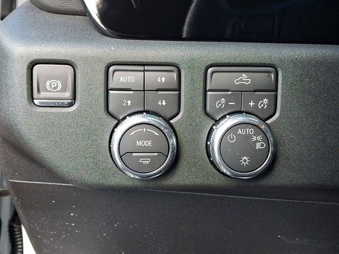 New 2026 GMC Sierra 1500 SLE image 18