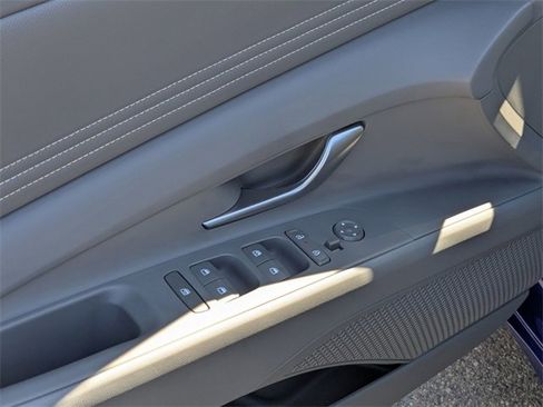 Used 2025 Hyundai Elantra Sport image 9