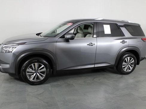 Certified 2025 Nissan Pathfinder SL w/ Cargo Package FWD image 14
