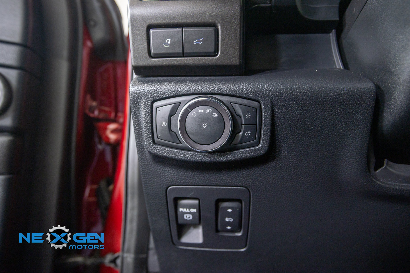 Used 2019 Ford Expedition Limited w/ Equipment Group 303A AWD/4WD image 17